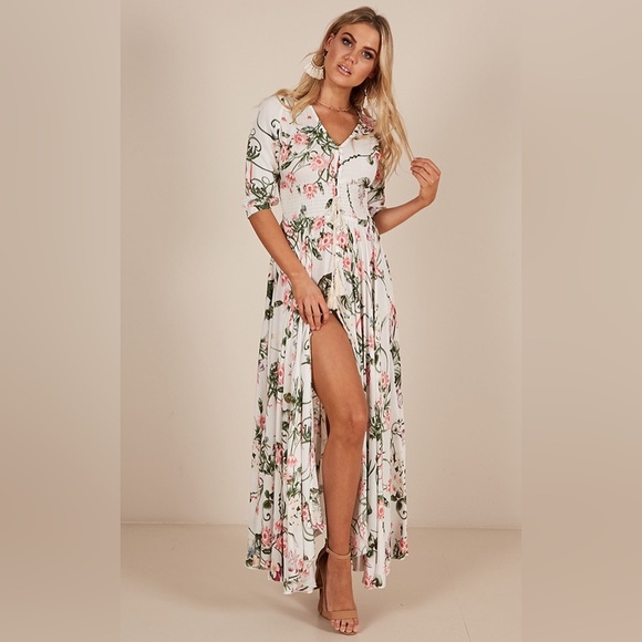 Showpo. Dresses & Skirts - Showpo Lone Traveller Maxi Dress Floral Size 8